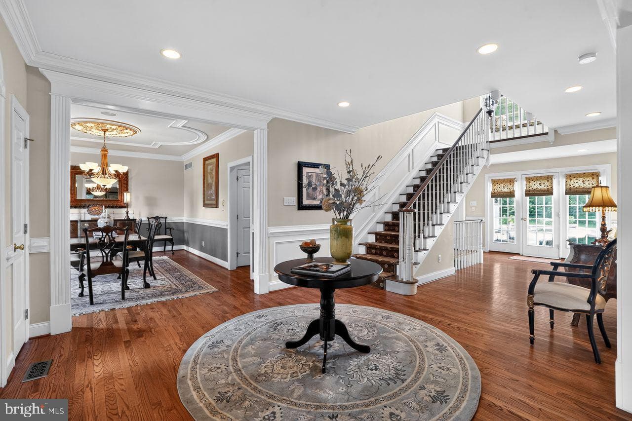 1704 Chantilly Lane photo 3