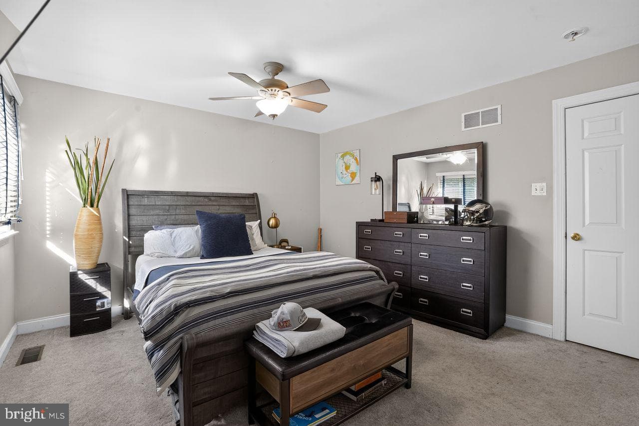 1704 Chantilly Lane photo 48