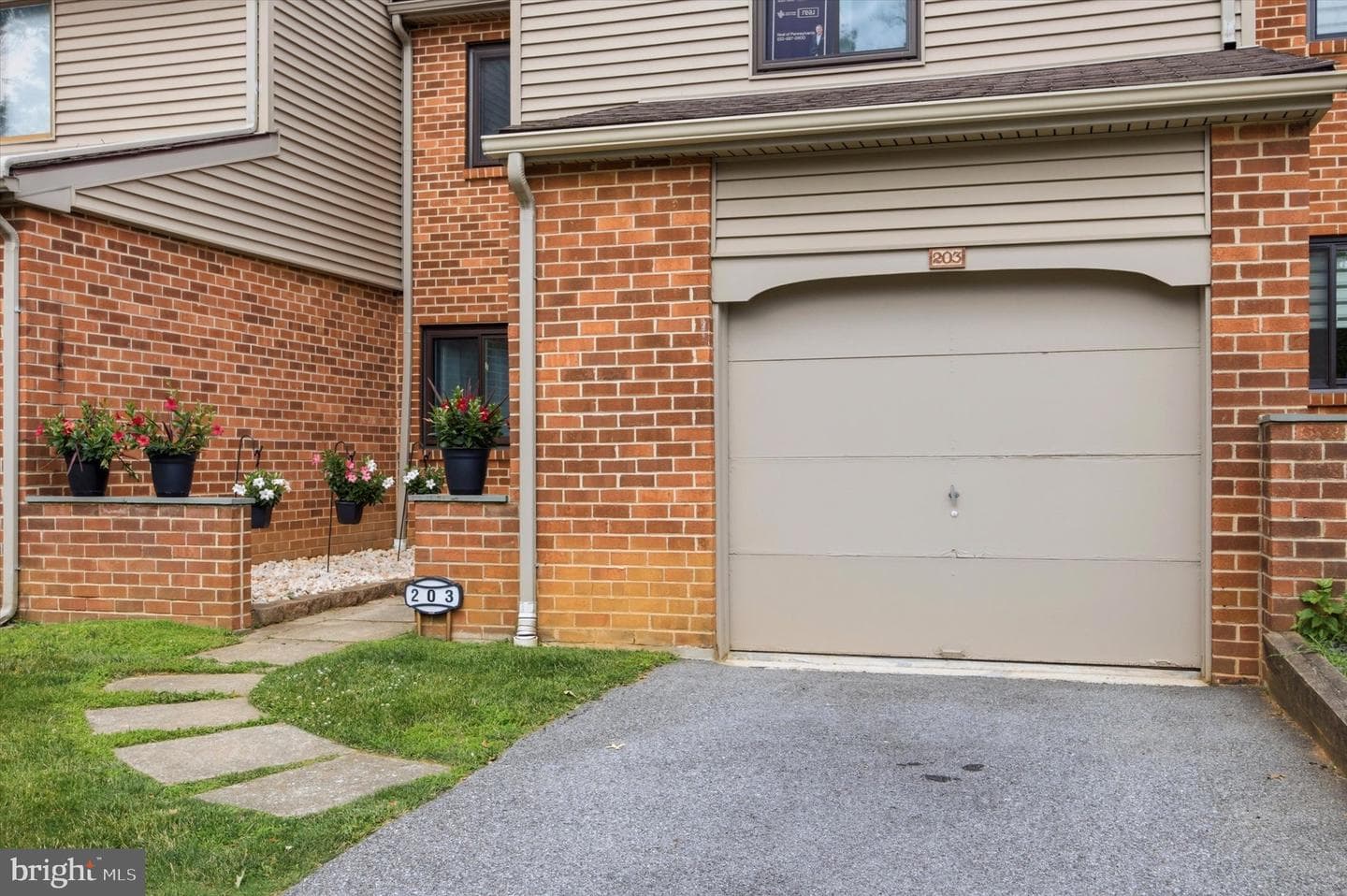 203 Camsten Court photo 3
