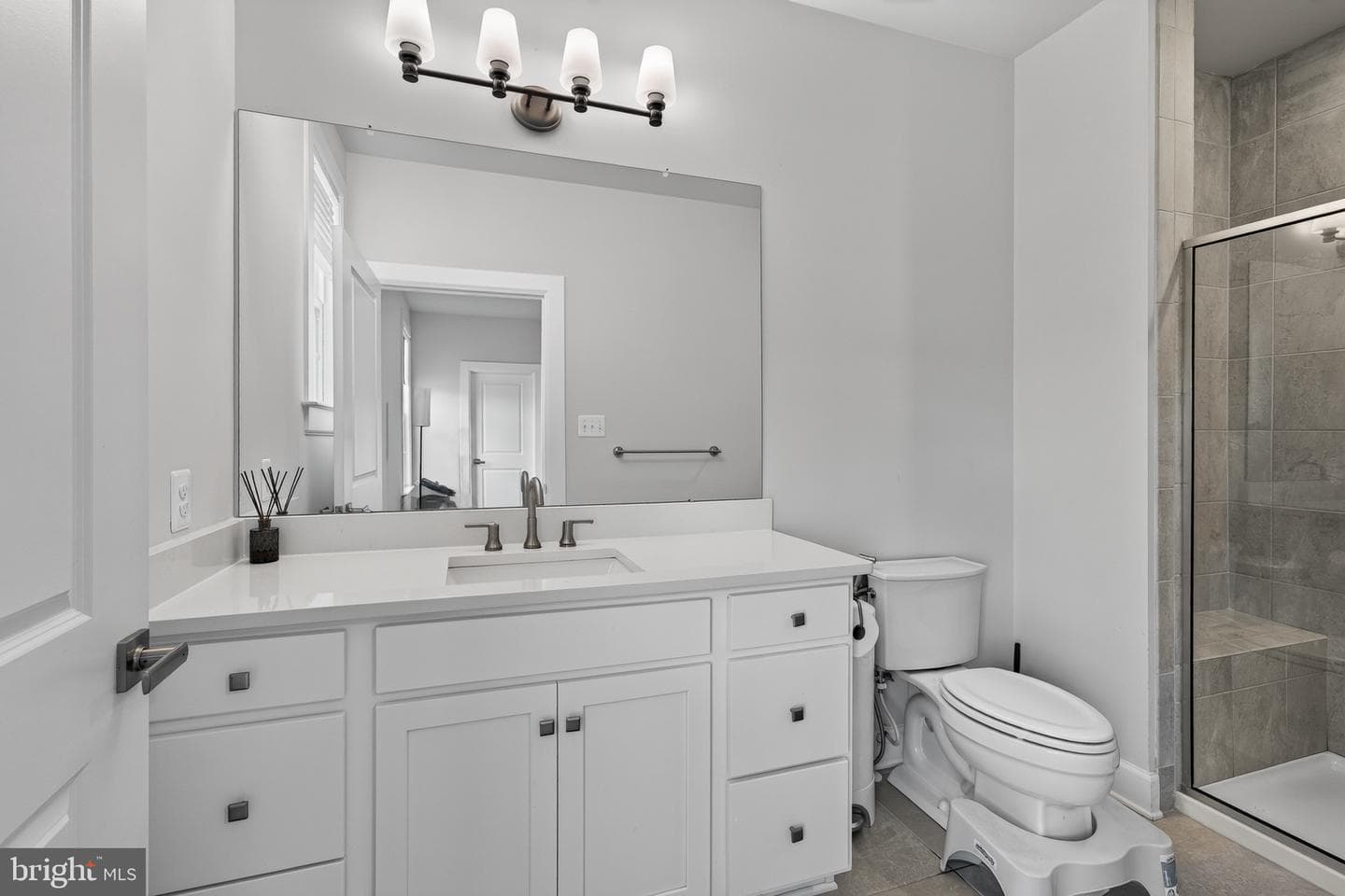207 Alexis Court photo 14