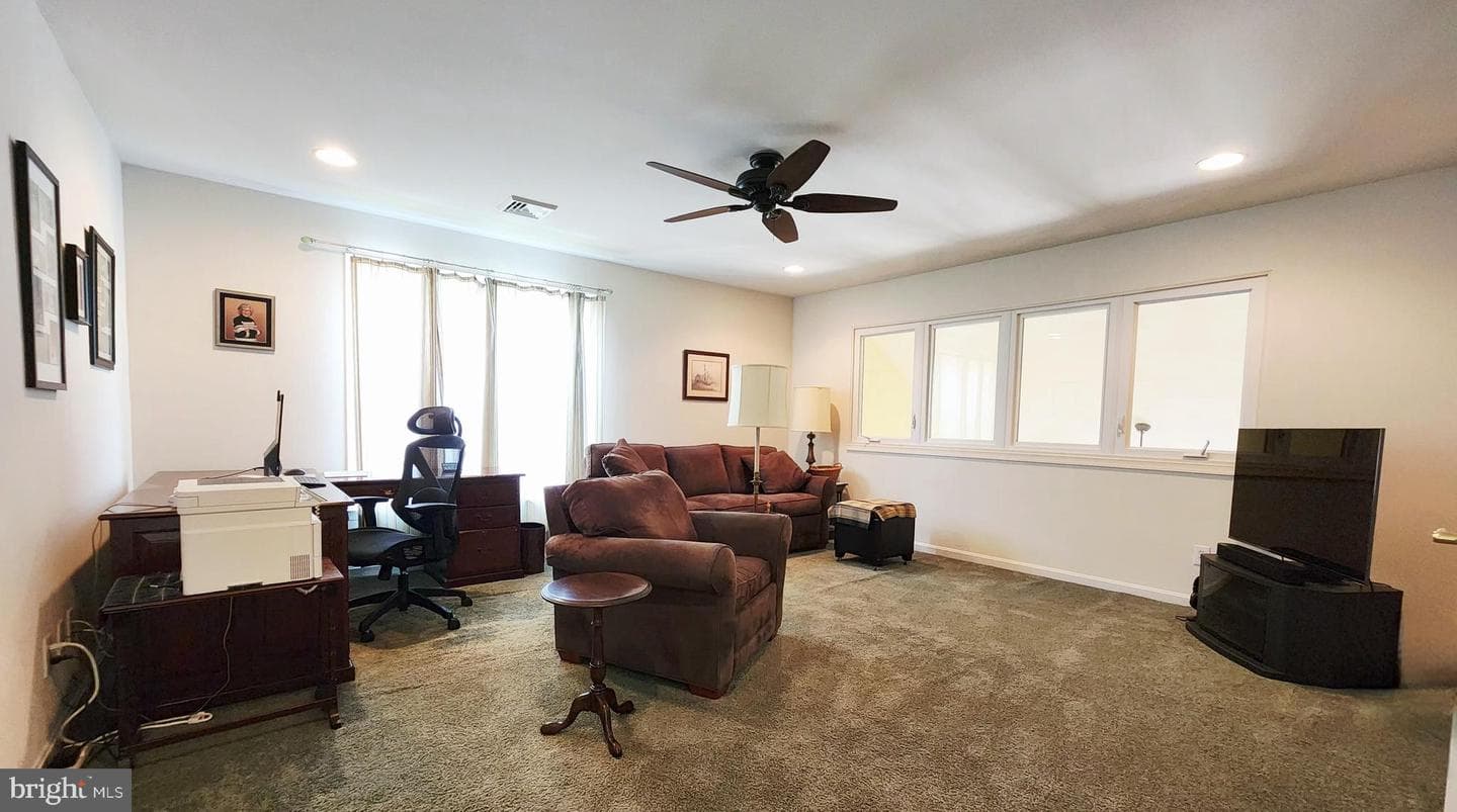 128 Lantana Drive photo 22