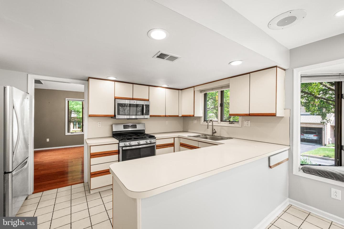82 Amity Drive photo 9