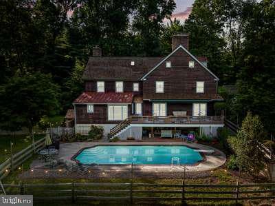 781 Fairview Road photo 4