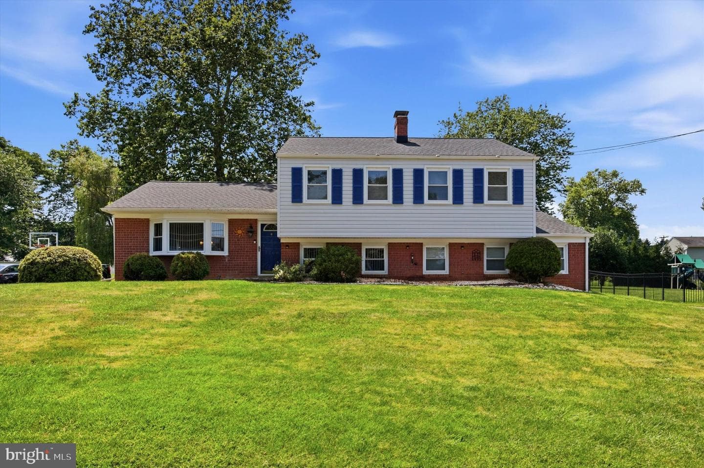 1264 Estate Dr photo 3