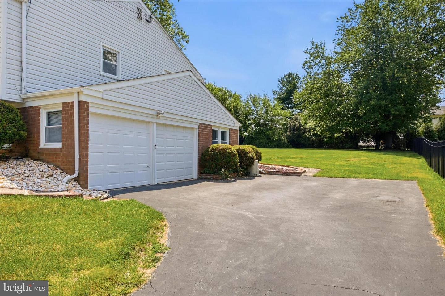 1264 Estate Dr photo 5