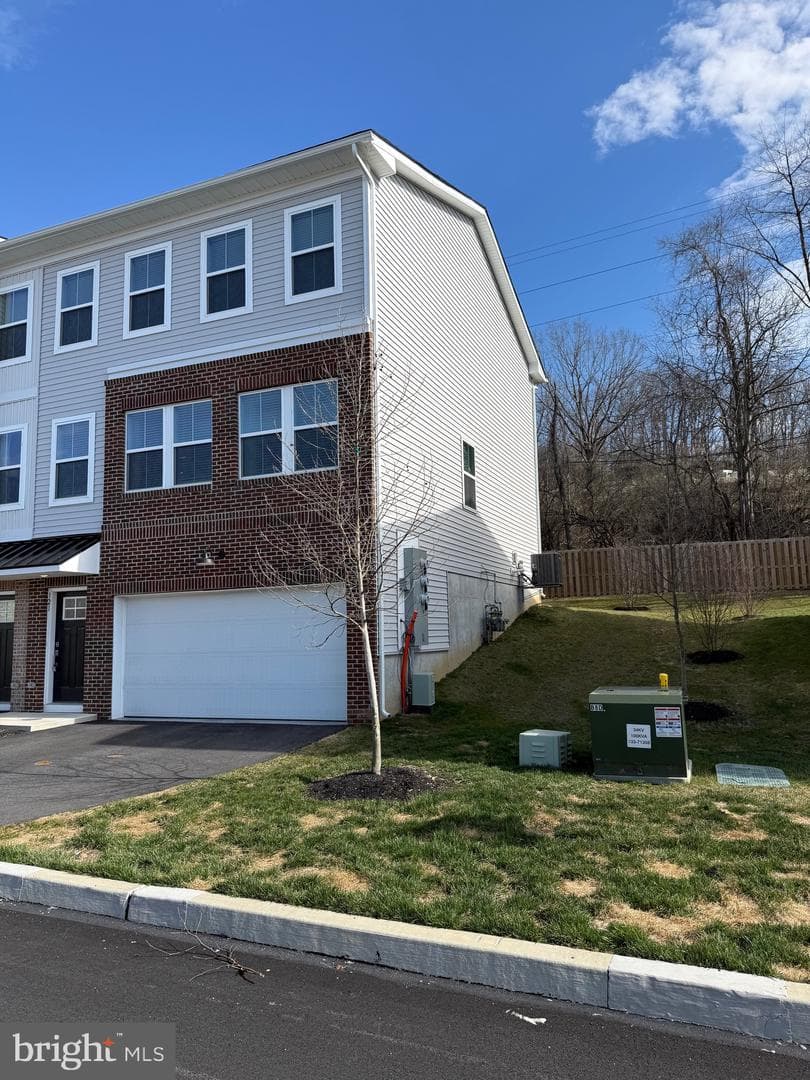 121 Four Leaf Drive, Downingtown