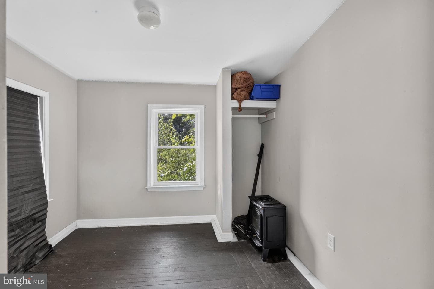 560 Coates Street photo 14
