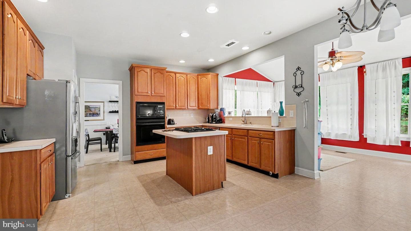 505 Springview Ln photo 12