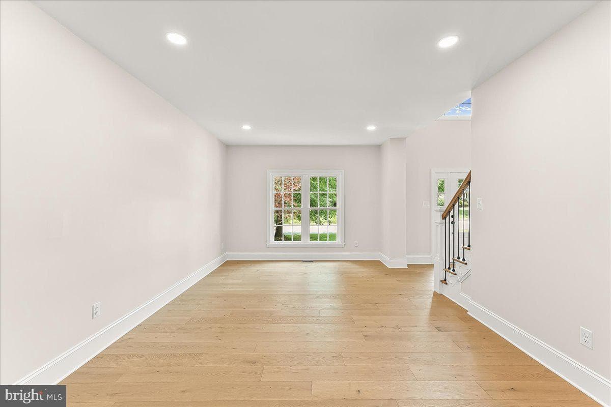 804 Waverly Road photo 19
