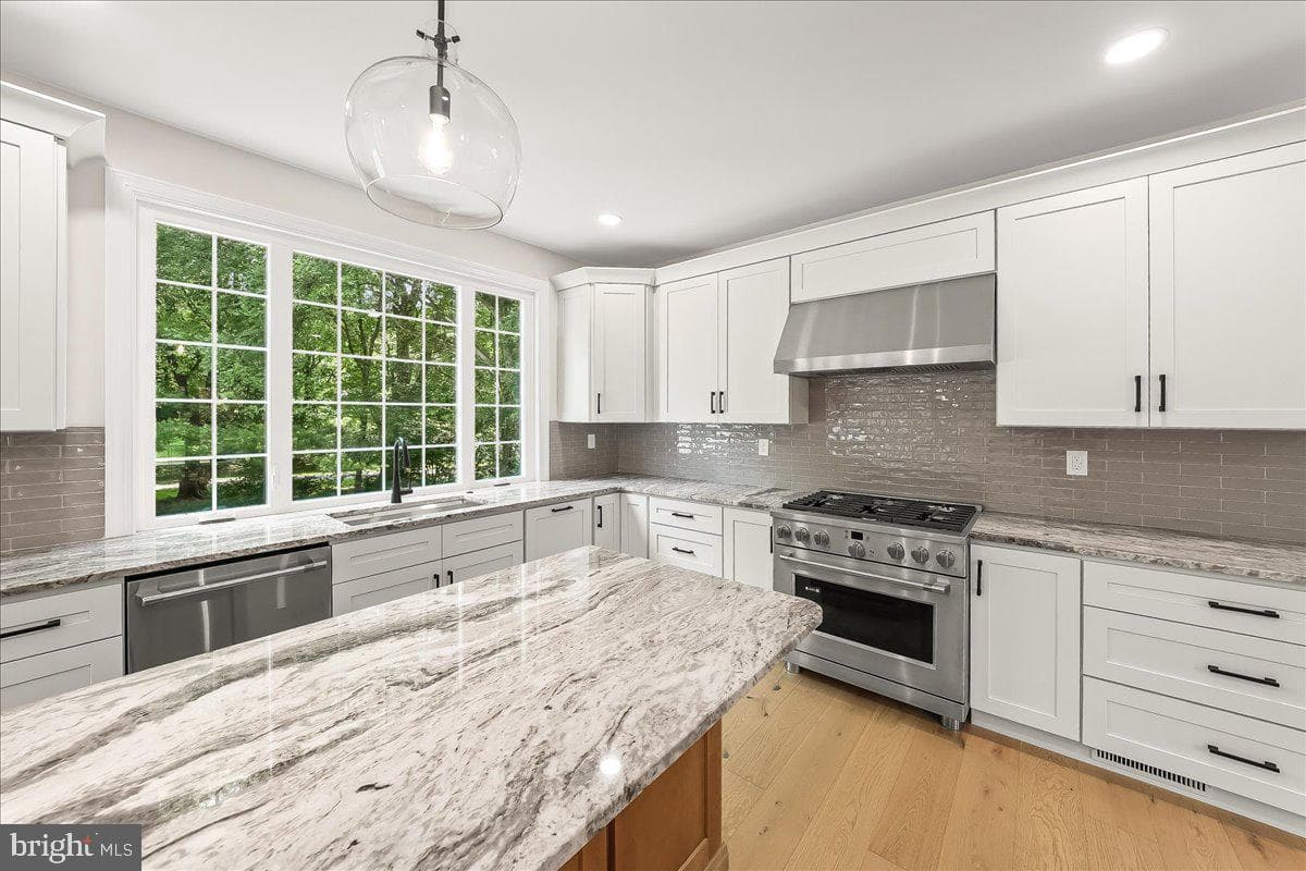 804 Waverly Road photo 22