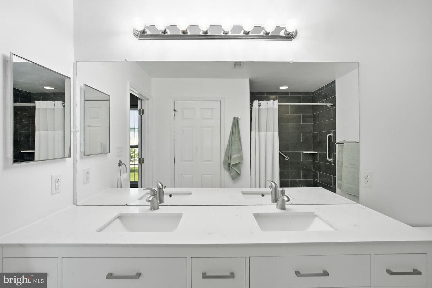 123 Riverside Lane photo 45