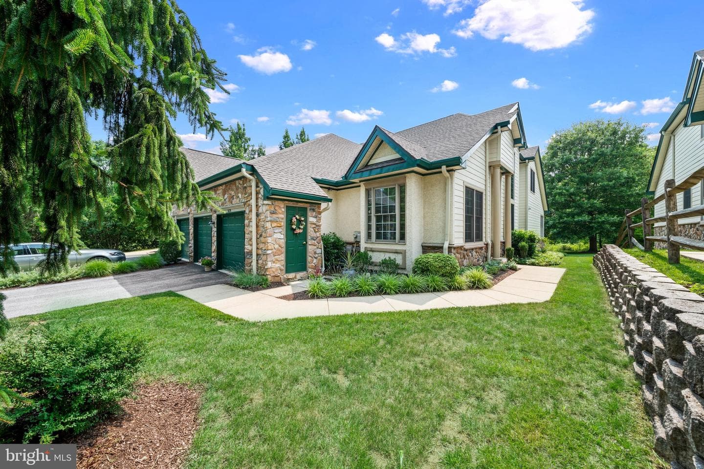 1674 Yardley Drive photo 4