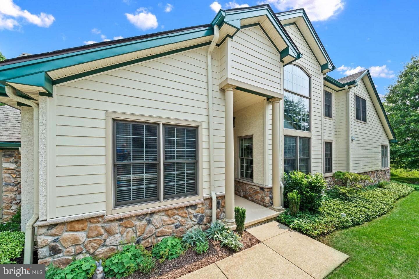 1674 Yardley Drive photo 6