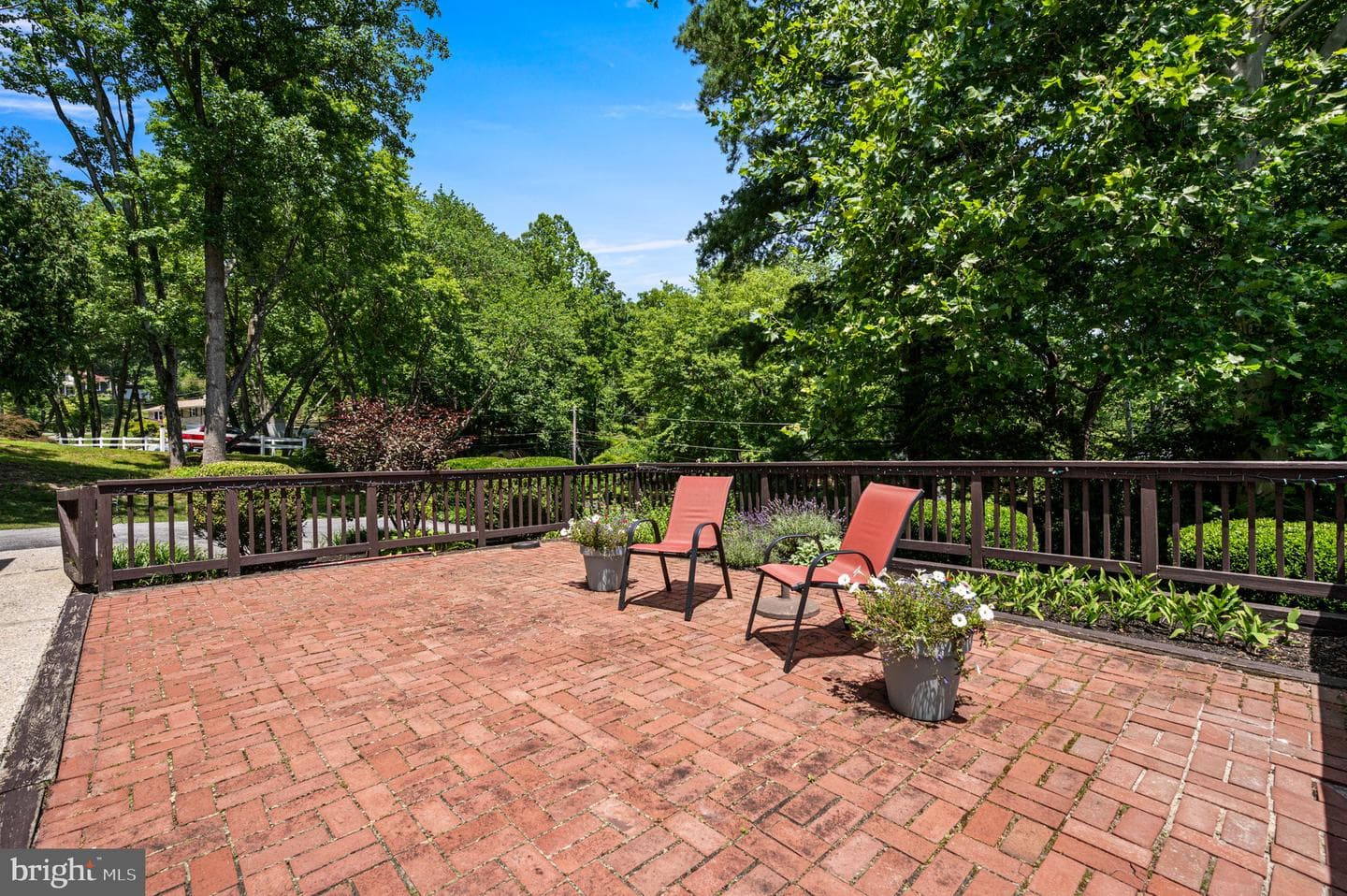 525 Oriole Drive photo 4