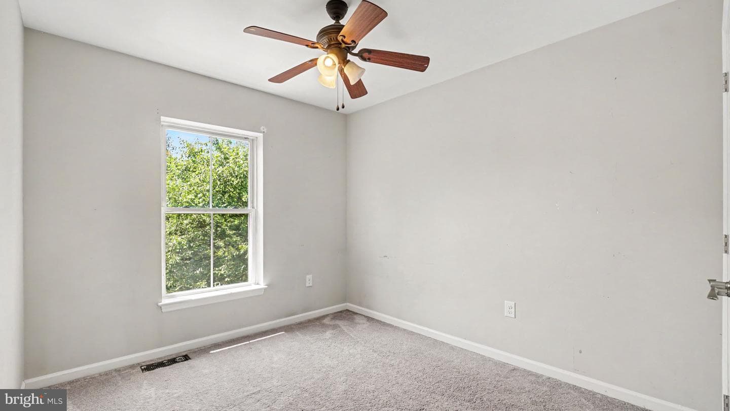 909 Boundary Court photo 22