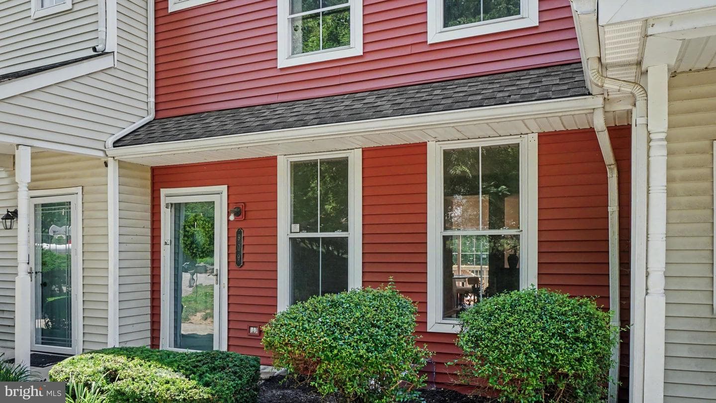 909 Boundary Court photo 4