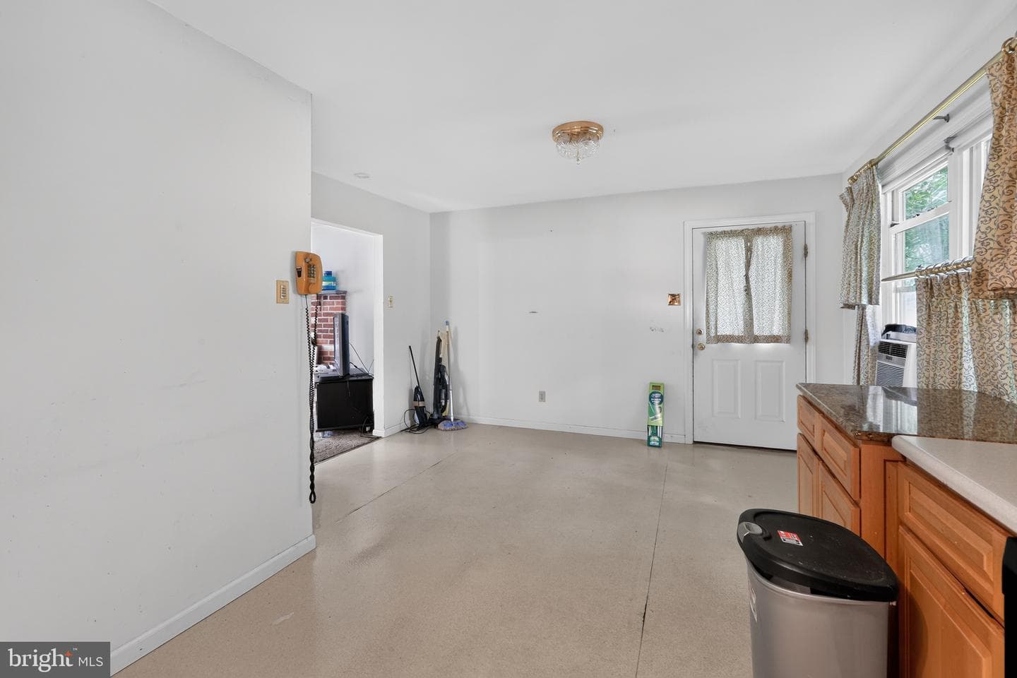 1 Lynn Boulevard photo 15