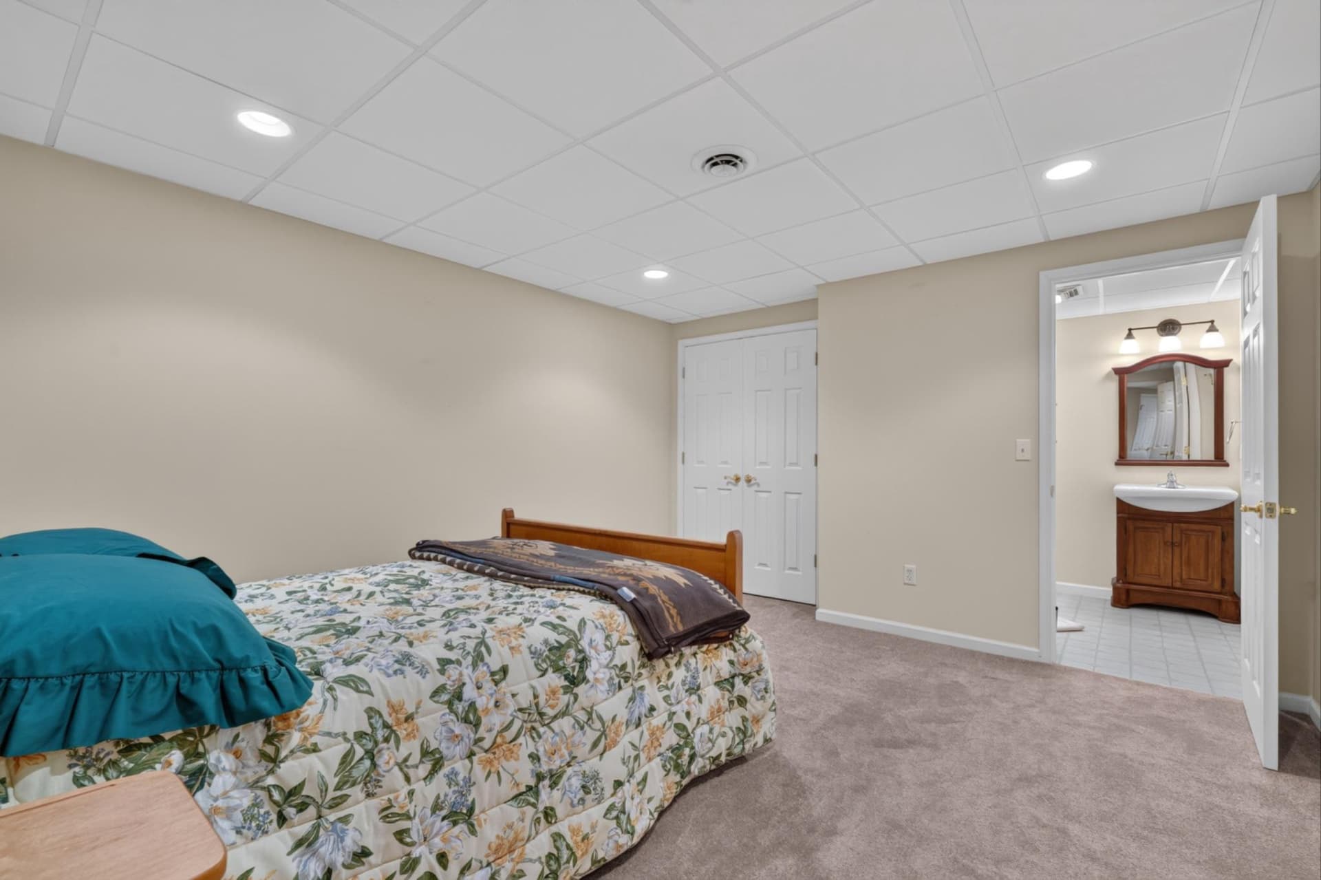 315 Carlisle Drive photo 34