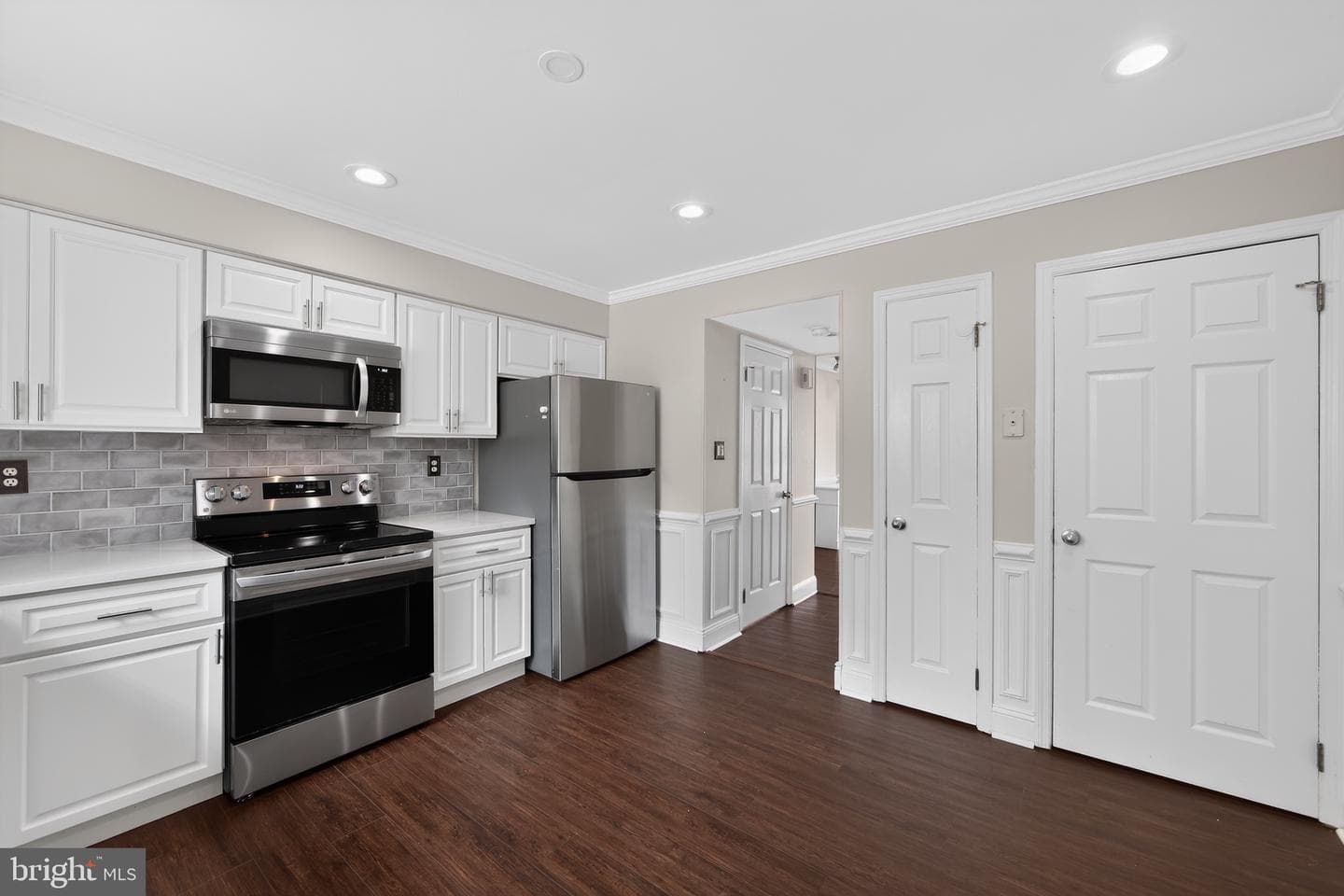 229 E Market Street photo 6