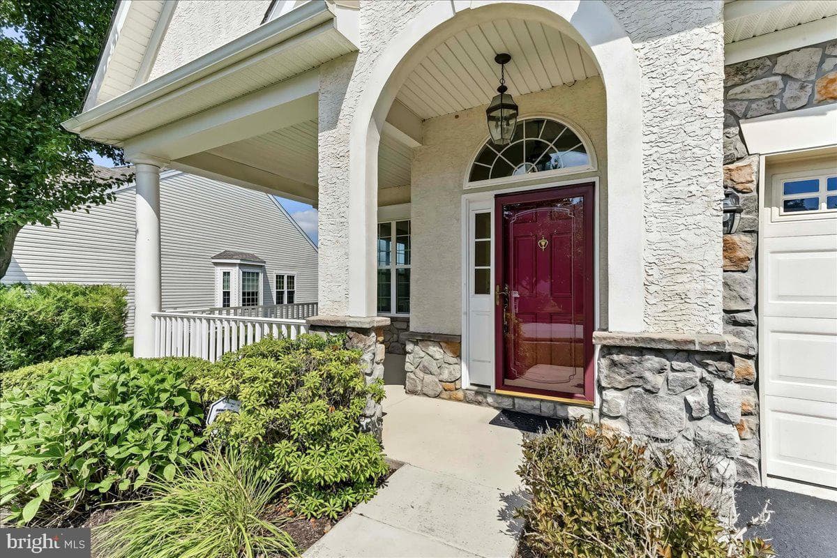 207 Hendrickson Lane photo 3