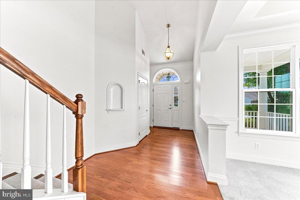 207 Hendrickson Lane photo 4