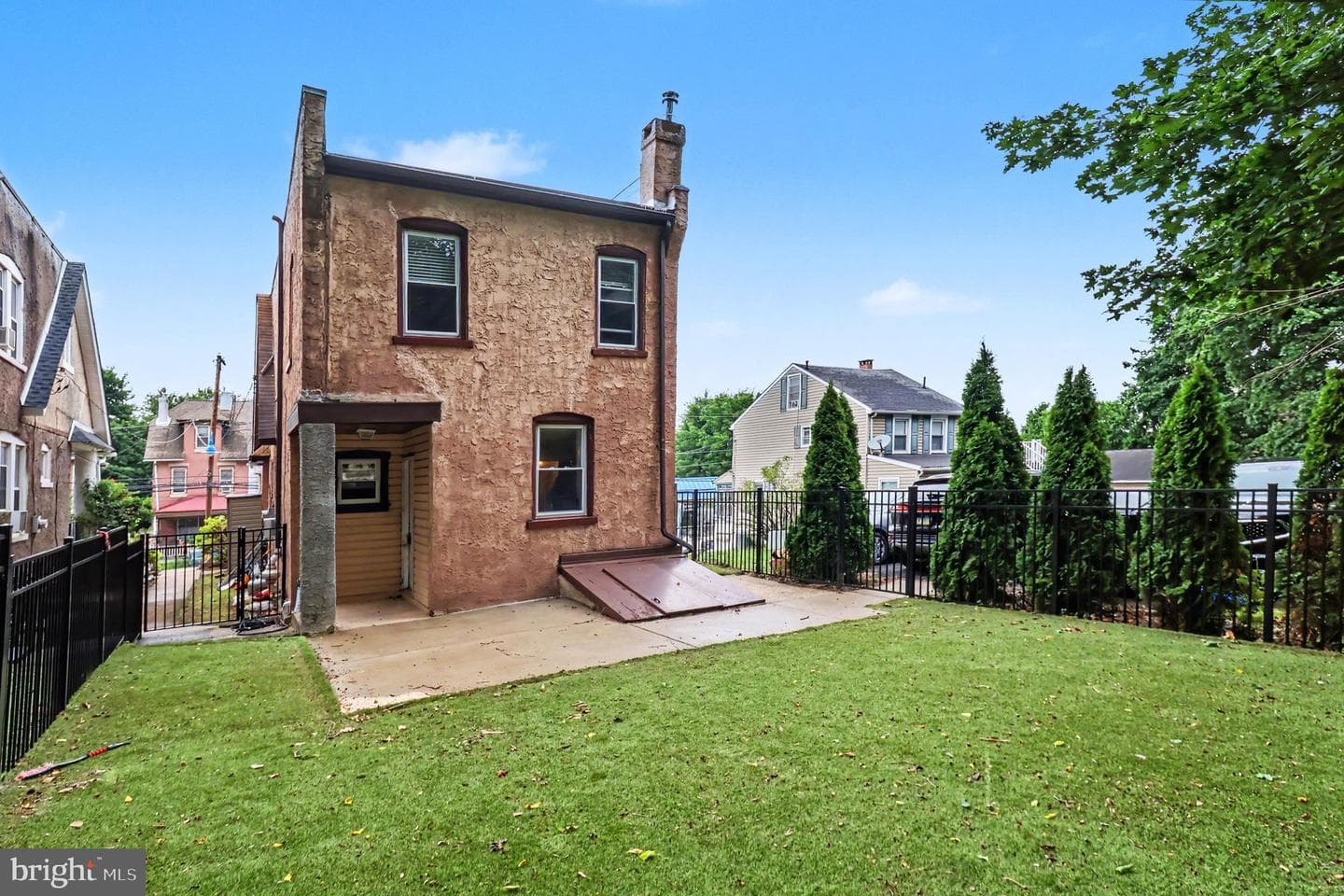 624 Bridge Street photo 8