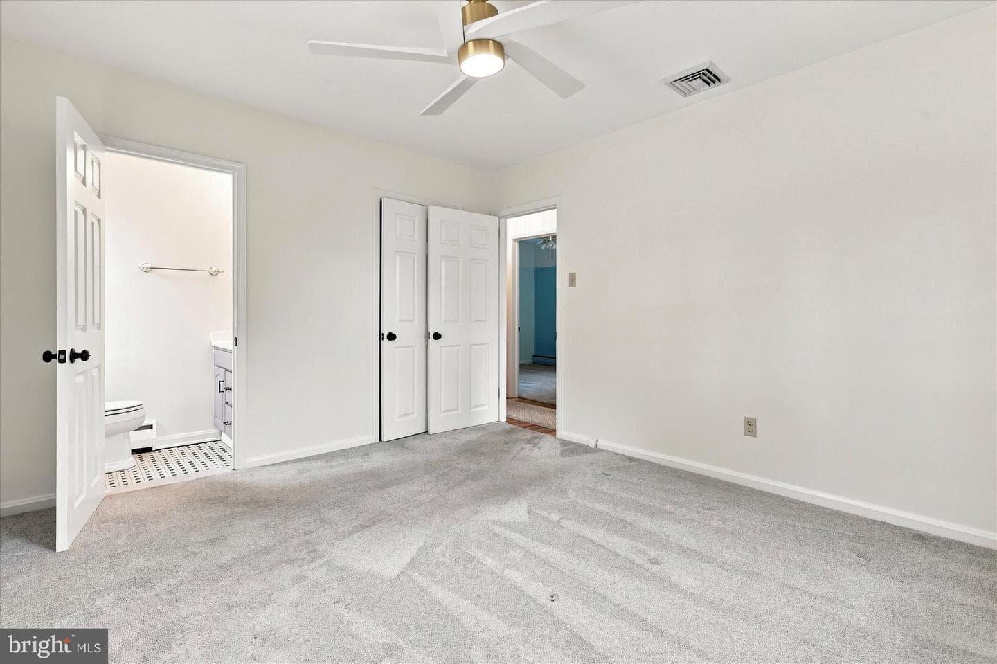 303 Landsende Road photo 13