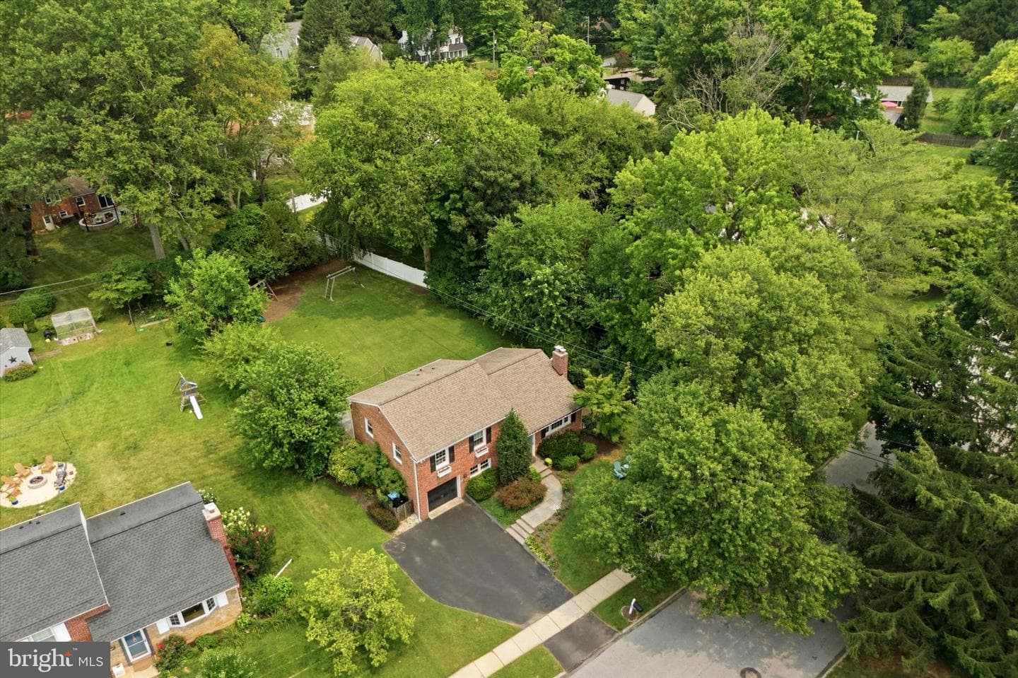 303 Landsende Road photo 30