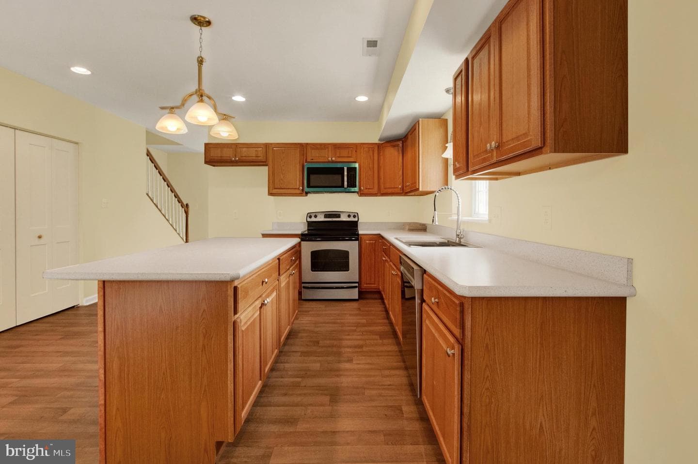 1305 Stirling Street photo 10
