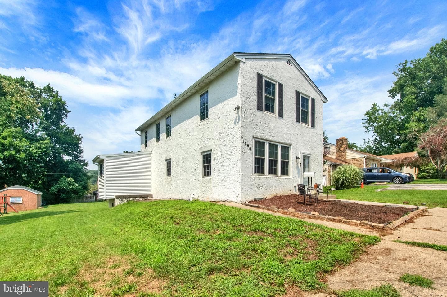 1305 Stirling Street photo 3