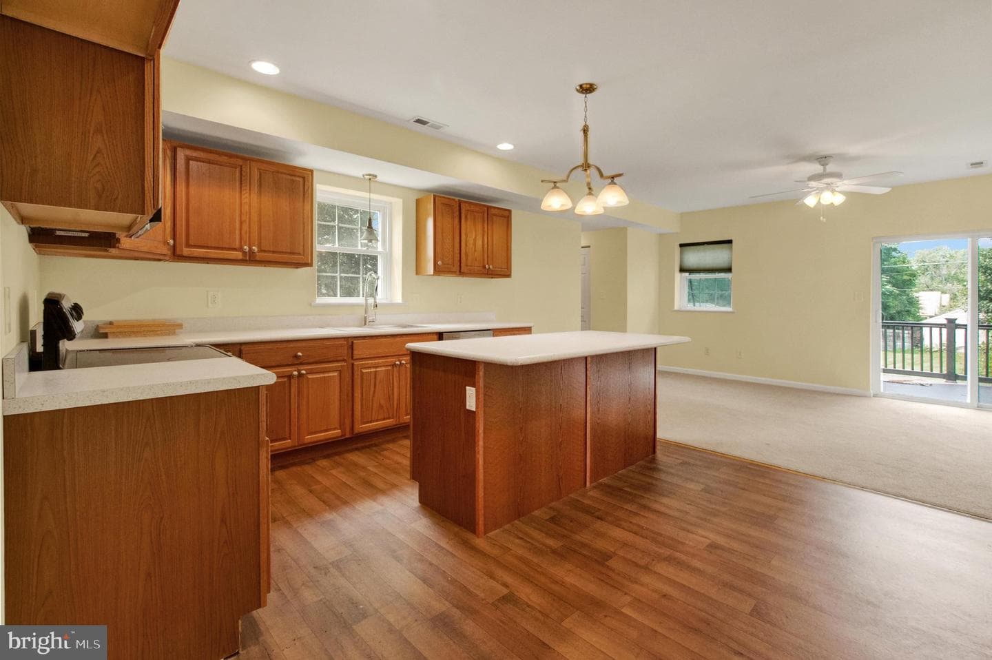 1305 Stirling Street photo 7