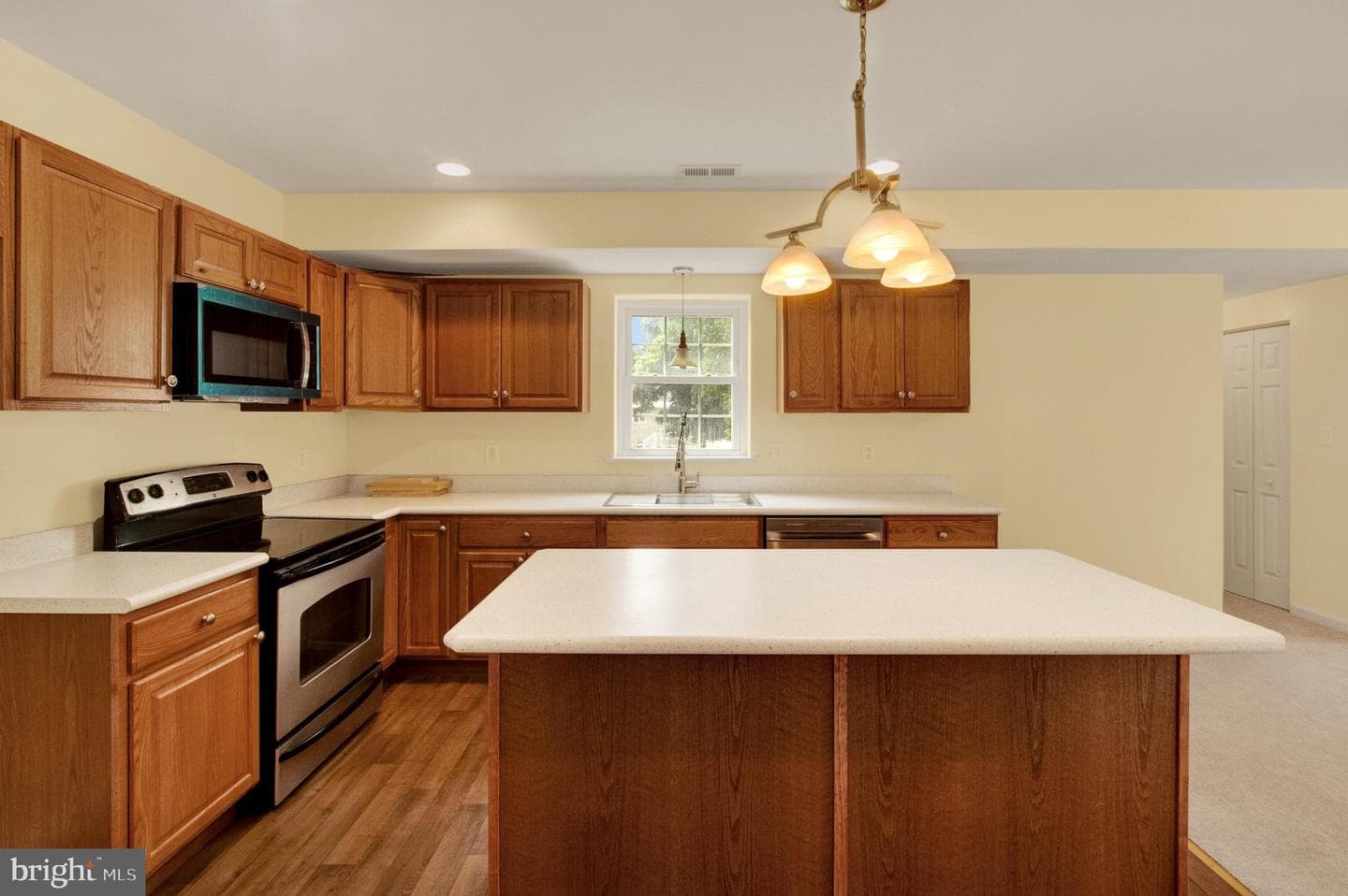 1305 Stirling Street photo 9