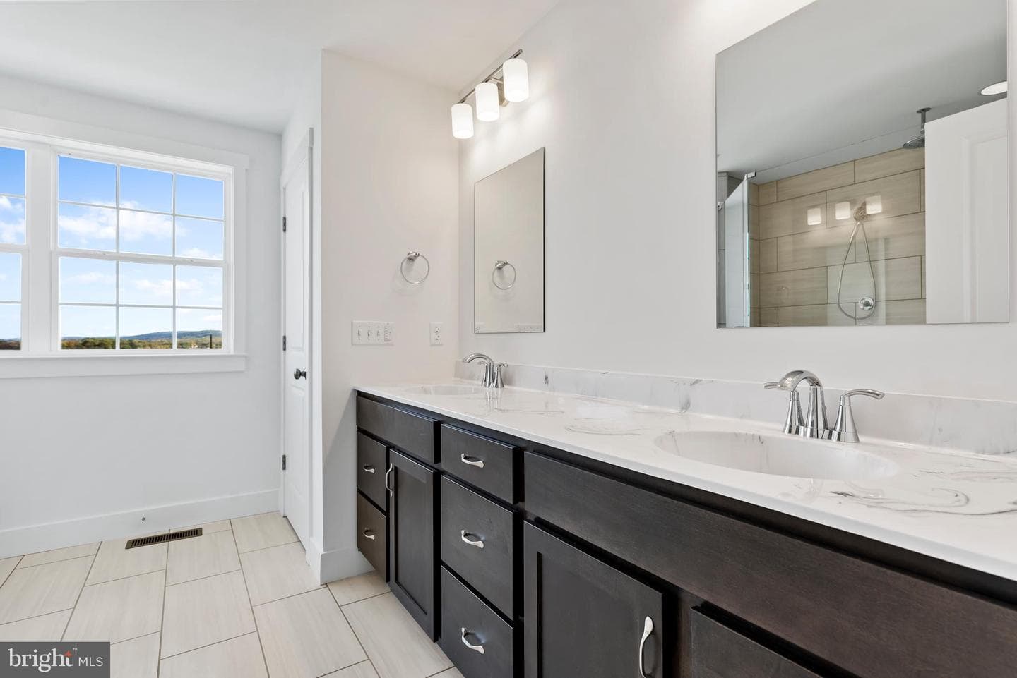 4487 Continental Drive photo 32