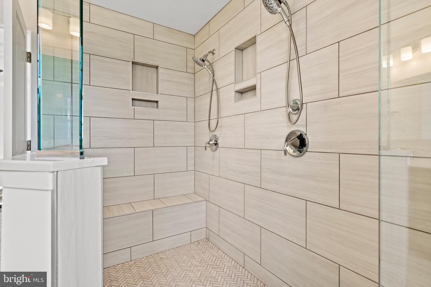 4487 Continental Drive photo 33