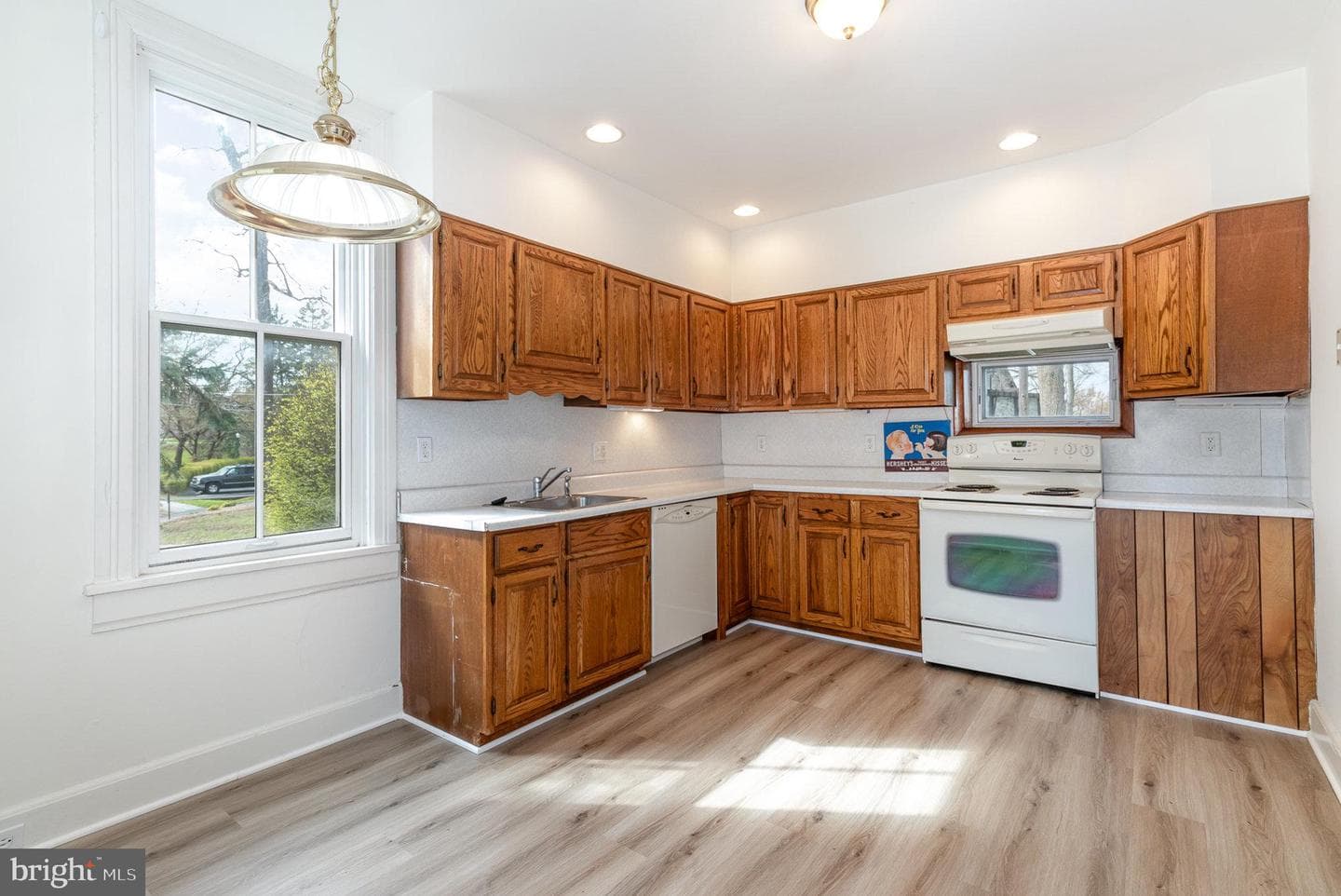308 E Derry Road photo 30