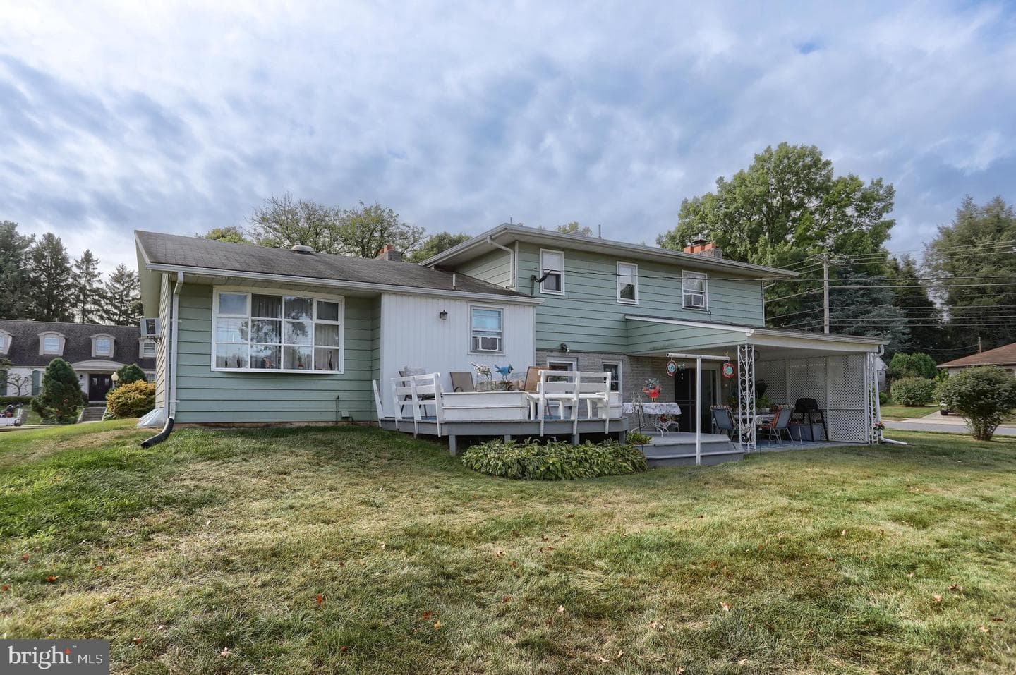 81 Locust Avenue photo 20
