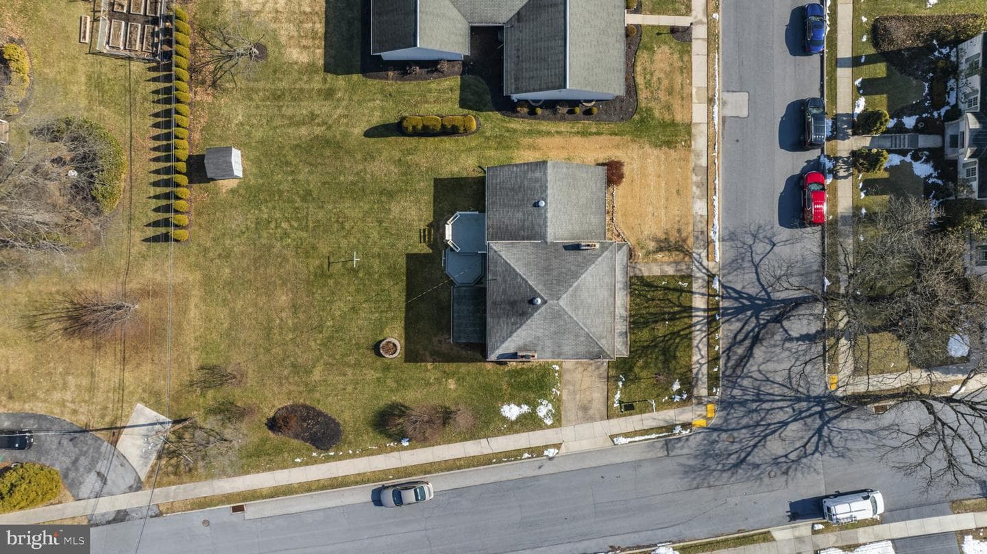 81 Locust Avenue photo 28