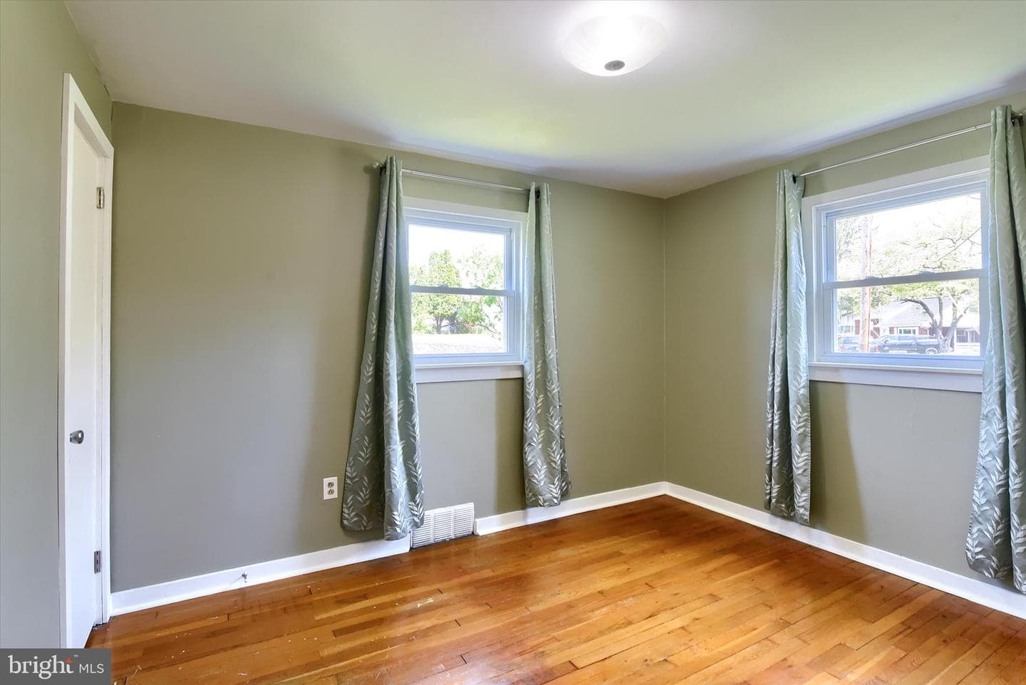 139 Hollywood Drive photo 23