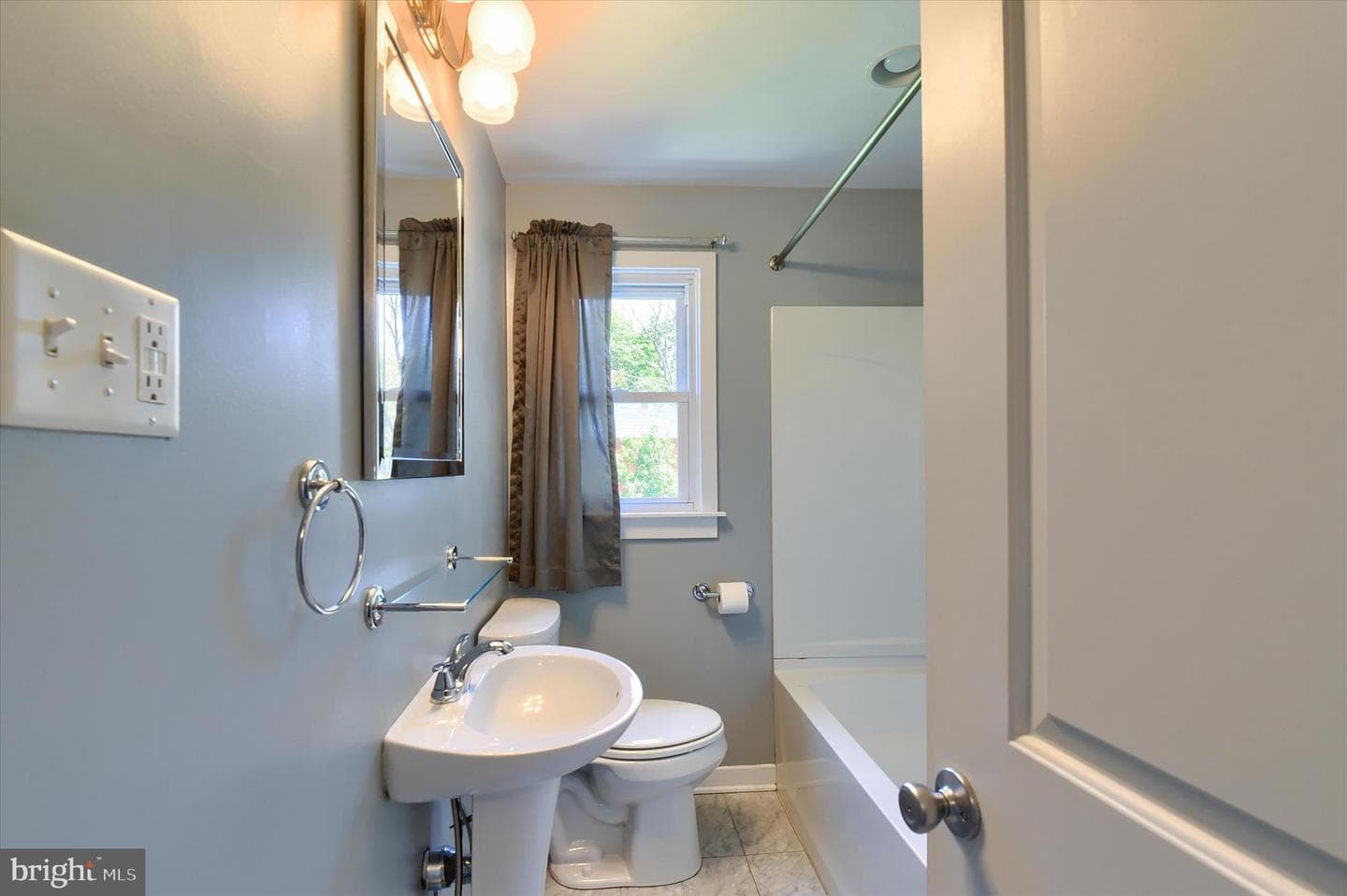 139 Hollywood Drive photo 25