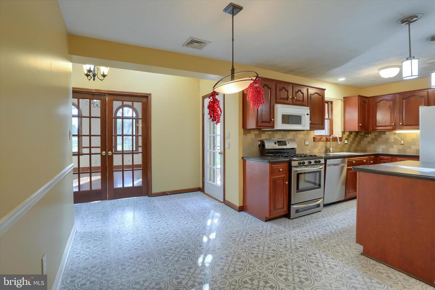 211 Frederick Street photo 11