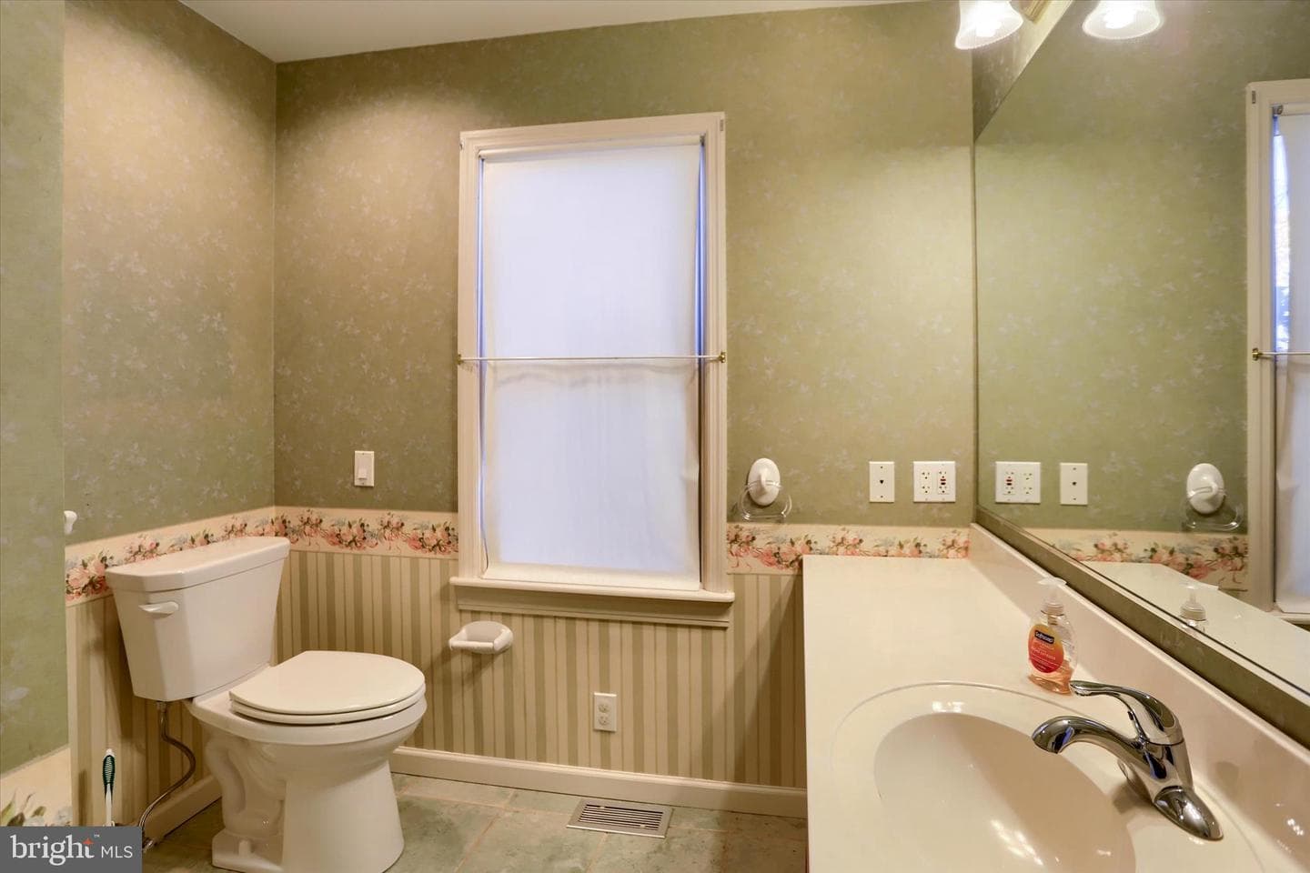 211 Frederick Street photo 35