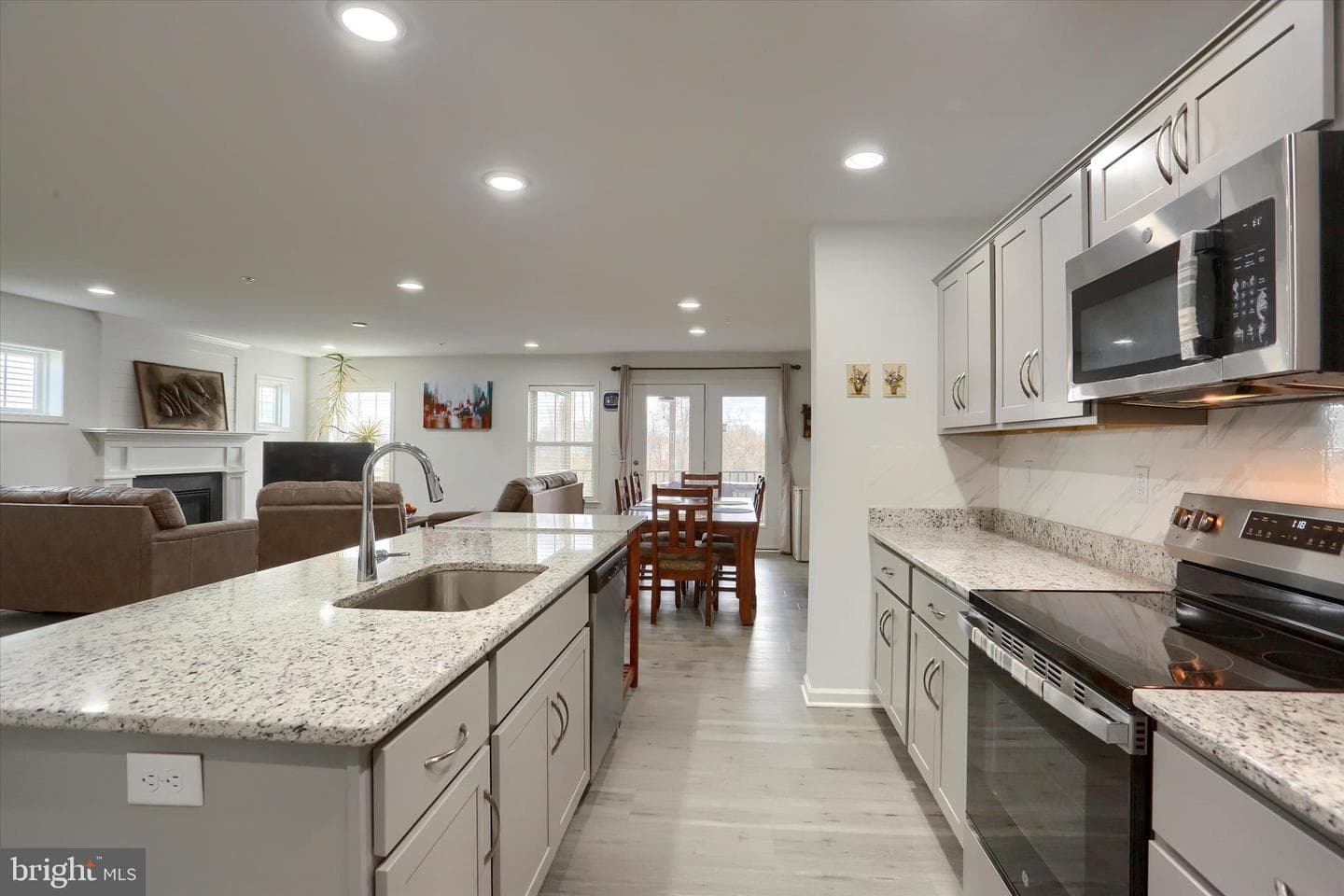 7407 Red Oak Ct photo 9