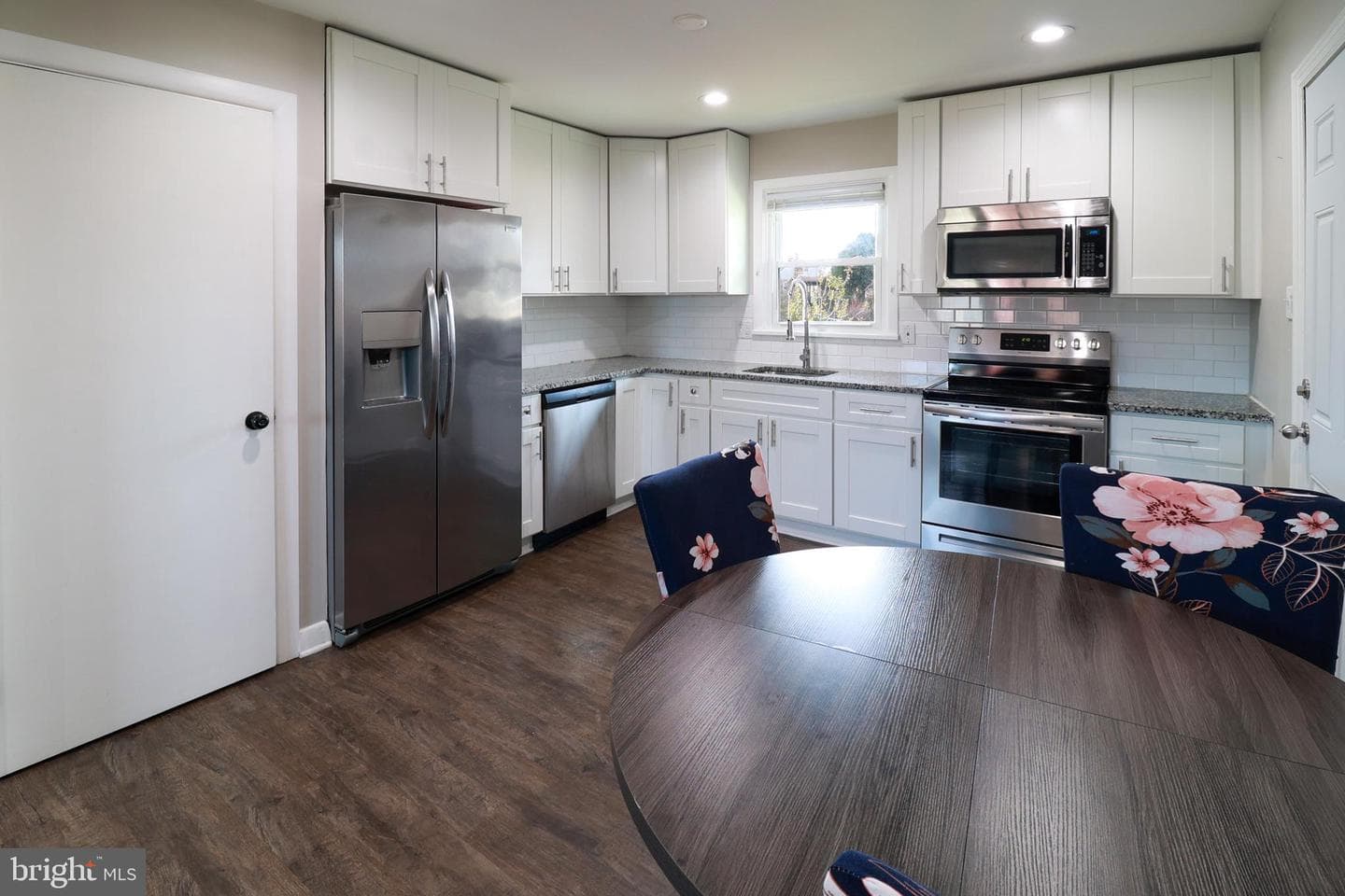 690 Carbon Avenue photo 4