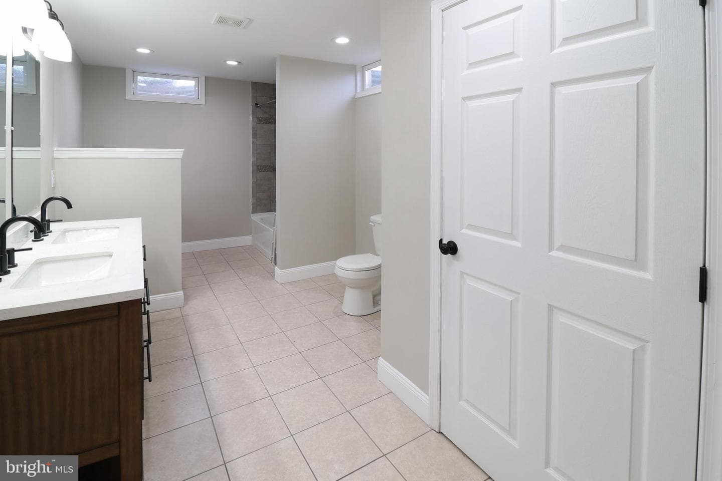 690 Carbon Avenue photo 6