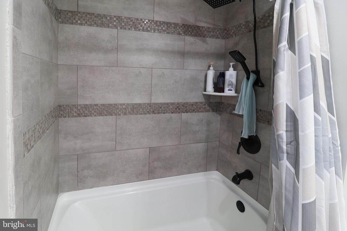 690 Carbon Avenue photo 7