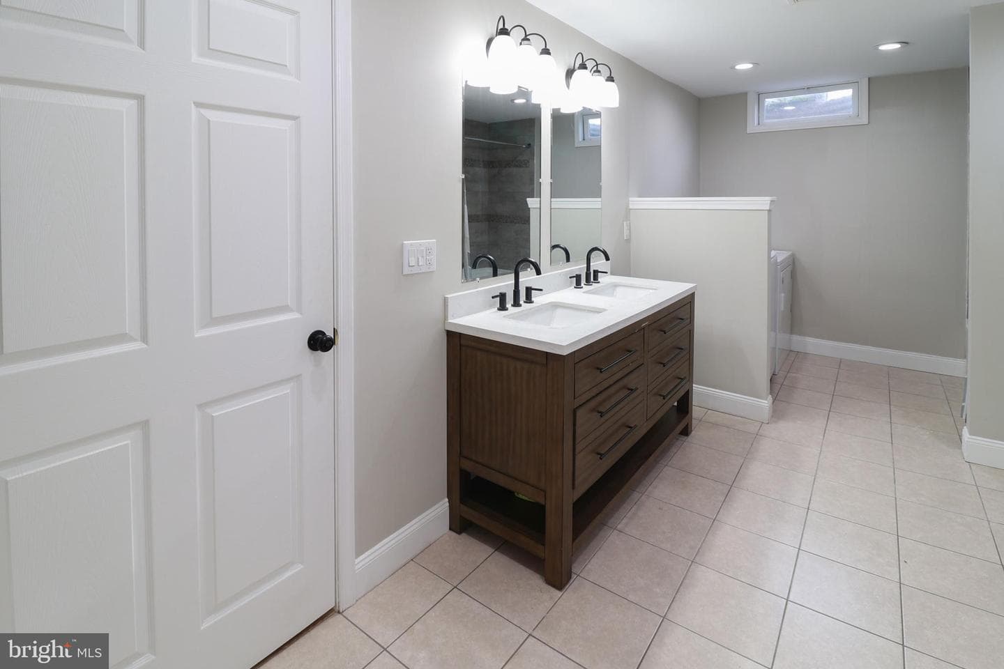 690 Carbon Avenue photo 8