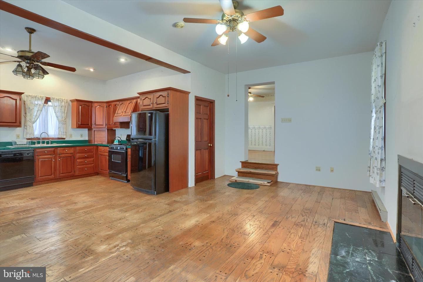 301 Swan Street photo 20