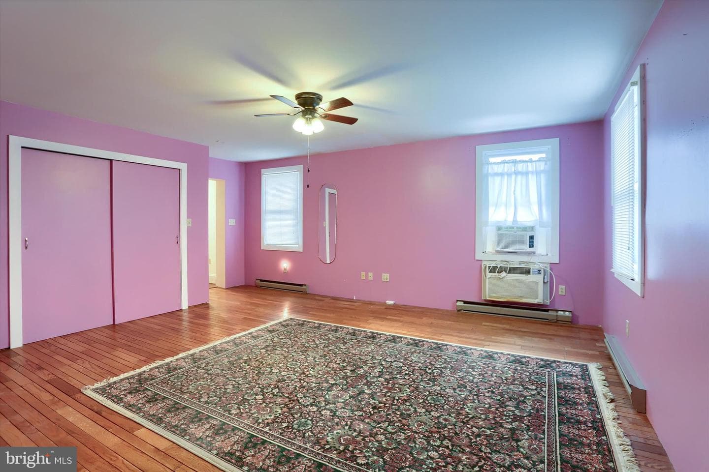 301 Swan Street photo 27