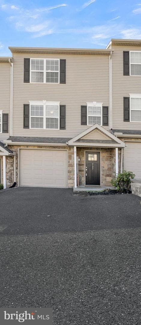 727 Gregs Drive