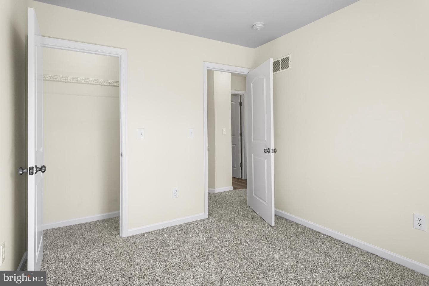 727 Gregs Drive photo 17